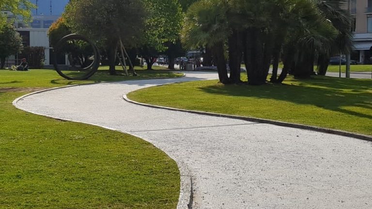 Jardins zen et art dans le vert