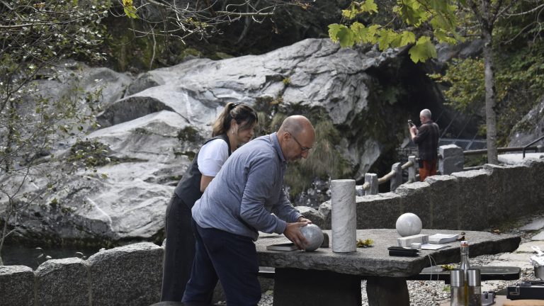 Cristallina Marble und „Siamo Fuori“ in Peccia