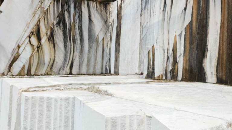 White Marble: A Guide to Choosing Color in Architecture and Interior Design