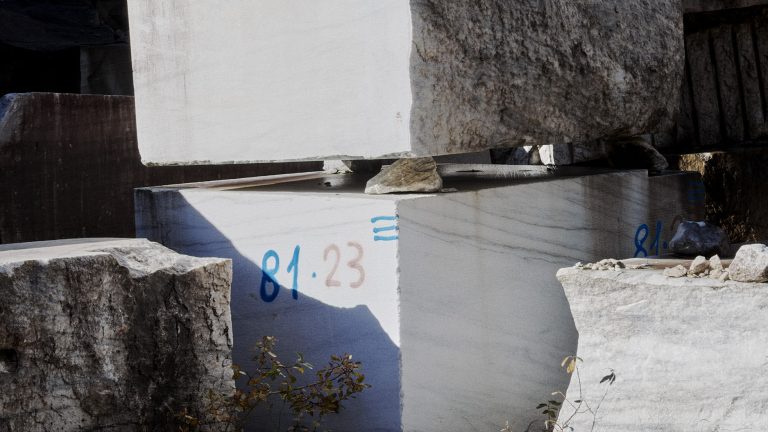 Il Tesoro Nascosto delle Alpi: La Storia del Marmo Cristallina