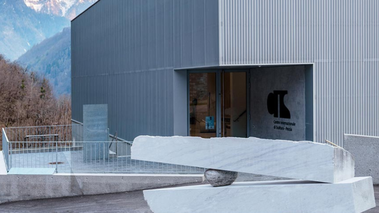 Cristallina Marble: between art, sculpture, and contemporary design