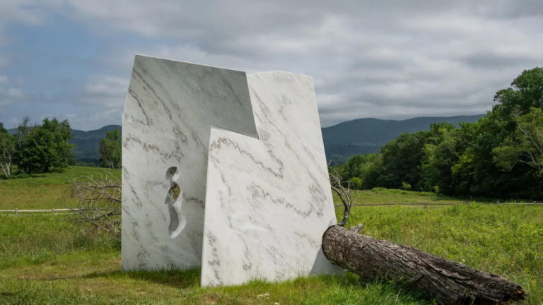 Cristallina Marble: between art, sculpture, and contemporary design